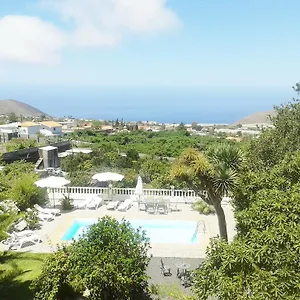 https://apartamentos-farragu-laguna.in-canary-islands.com